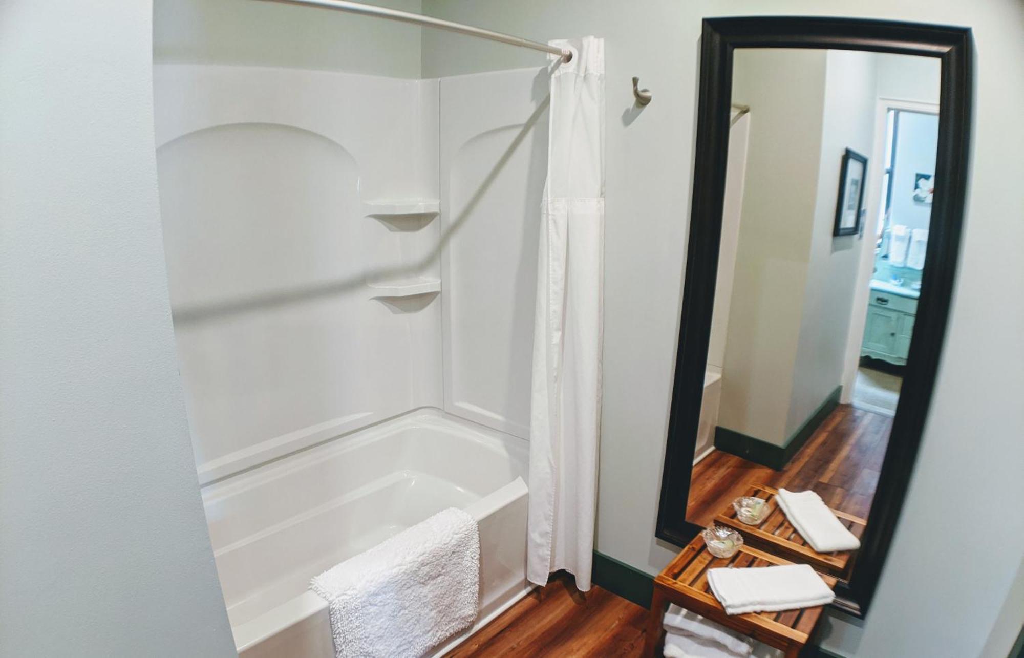 Sherman Inn Ogdensburg Room photo